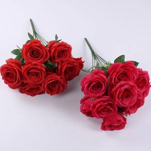 Dekorativa blommor Artificial Red Rose Bouquet 10 Head Fake El Room Decor Simulation Flower Roses Buquets Green Plant Party Decoration