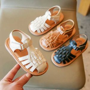 Sandals 2023 Summer New Little Girl Fashion Simple Solid Color Knitted Womens Treasure Soft Sole Breathable Princess Beach Shoes H240513