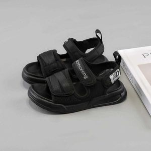 Sandaletler erkekler büyük çocuklar 2023 yeni yaz moda anti -slip yumuşak taban küçük kızlar plaj ayakkabıları bebek çocuk çocukları h240513