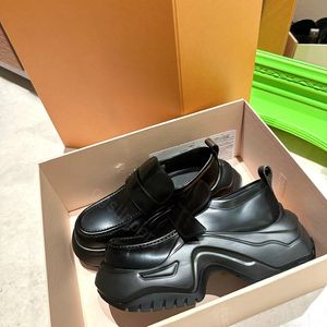 Designer läderskor kvinnor avslappnad monolit svart läder skor tjock botten ökar plattform sneakers klassiska patent matt loafers tränare 35-44