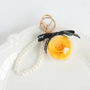 Dekorativa figurer Lyxig kreativ Eternal Flower Decor Car Hanging Keychain Pearl Chain Gift For Wall Bag Garden Decoration Chambre