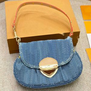 Sacchetto di design sacca di jeans da donna incrociato borse di lusso borse di lusso borse di alta qualità blu denim fiore messenger borse