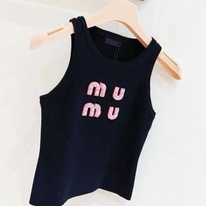 Womens Tanks Vest Designer Shirts Fashionable woman vest Sexy Halter Tee Party Crop Top Luxury Embroidered T Shirt Spring Summer Backless E0L5 Vest T-shirts