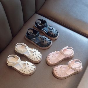 Детские туфли с мягкой обуви летняя Tstrap закрыто маленькие девочки принцесса модная антислипная корейская стиль мальчиков пляжные сандалии 240429