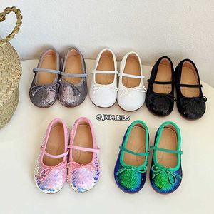 Sneakers Korean version av Girls Princess Shoes Mermaid Shallow Mouth Single Autumn 2023 Childrens Leather Sequin Flat Bottom Ballet H240513