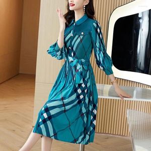 Casual Dresses 2024SS High-klass Miyake Pleated Dress High-End Foreign Color Collision Thin Medellängd temperamentkjol