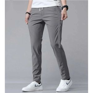 Herrenhosen Stretch Casual Hosen Männer Klassische leichte schlanke Fithosen für Männer Sommer Straight Draw String Joggers Solid Khaki Hosen Männlich Y240513