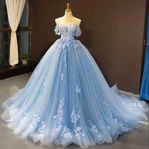 Light Sky Blue pärlstav quinceanera klänningar från axeln spets appliced ​​prom klänning tyll spetsar upp prinsessan aftonklänningar 210t