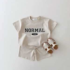衣料品セット2024ベビーサマー夏の新しい服セット男の子と女の子のための韓国の刺繍文字綿の短袖Tシャツ+チャイルドカジュアルショーツKhakil2405