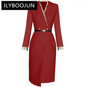 Casual Dresses Ilyboojun Fashion Designer Wine Red Vintage Temperament Dress Women's Lapel Button Sashes Package Binks Slim Long