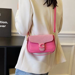 Frühling Frauenbeutel Modebrief vielseitige Satteltasche Design Single Umhängetasche Solid Color Simple Crossbody Bag