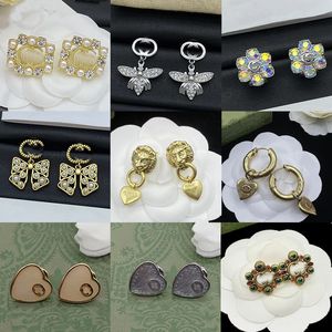 2024 Nya varumärken med tre blommor Studörhängen Charm Luxury Four-Leaf Clover Earrings 18k Gold Female Designer Jewelry
