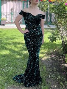 Party Dresses Romagic Off the Shoulder Green Mermaid Evening Gown Ball Stretchy Velvet snedstreck lyxiga kvinnor Courtyard Wedding