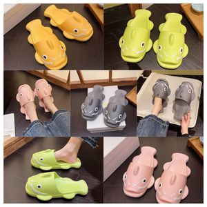 Top Luxury Designer Funny Personalized Slippers Men Wearing Externally Summer Home pink green Non slip Soft Sole Couples Stepping Feeling Cool sandal Women