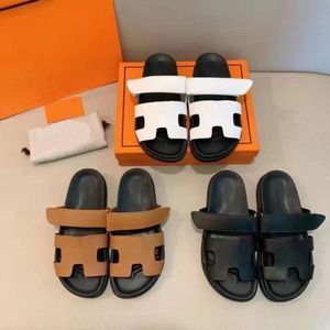 Designer tofflor kvinnor sandal flip flops platta sandaler strand komfort kalvskinn läder naturlig mocka getskinn bruna svarta skjutreglage