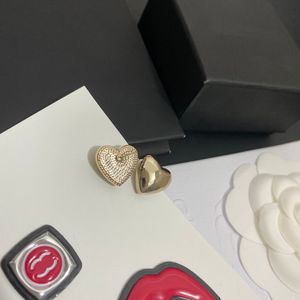 Luxo Brincos de Brincos em forma de coração de 18k, em forma de coração, projetados de marca projetados especificamente para encantadores garotas encantadoras meninas de alta qualidade Diamond Romantic Brincha