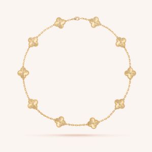 Lyxig designhalsband 18k Guld Tio Flower Clover Pendant Halsband Lämplig för smycken för kvinnors dagliga slitage