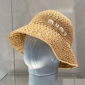 Breda randen hattar Spring/Summer Designer Bucket Hat Handgjorda vävda resor Leisure Andningsbrev broderad stranddroppleverans fa ot7y4