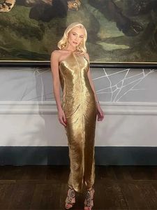 Zweiteiliger Kleid elegant glänzend metallisch goldene Halfter für Frauen ärmellose Rückenless Bodycorn Long Vestidos 2024 Lady Party Club Abend Roben Q240511
