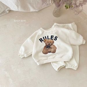 Clothing Sets Baby Clothing 2023 New Childrens Bear Long sleeved Set Boys and Girls Alphabet Sweater and Pants Two Piece Simple SweatshirtL240513