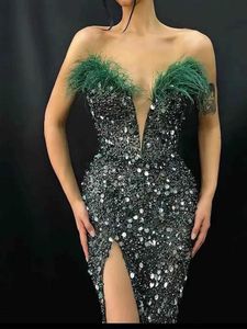 Runway Dresses Green Sparkly Mermaid Prom Dresses Sequined Feathers Strapless High Spit Celebrity Party Evening Dress Elegant Formal Gowns