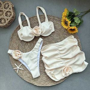 Damskie stroje kąpielowe Seksowne kwiatowe koronki 3-częściowe mini bikini 2024 Women Swimsuit Bikini Bikini Bikini Brazil Beach Bikini Set J240510