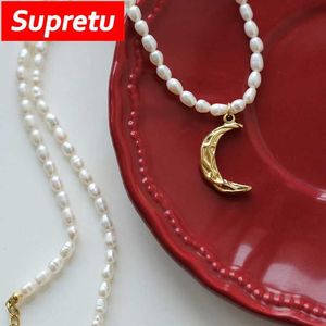 Pendant Necklaces Baroque Pearl 18K Gold Plated Moon Pendant Necklace Womens New Moon Charm Necklace J240513