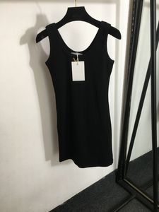 デザイナー女性2024ニュータンクスカートメタルV字型装飾ピットパターンピュアコットン吊り下げタンクトップドレス