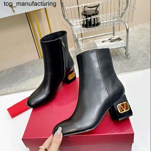 NEW 24SS Leather Boots v Heel Boot Designer Women Winter Cankle Booties Sexy Warm Platfor