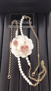 12スチールクラシックダイヤモンドパールレターペンダントネックレスデザイナー高品質のパールファッションネックレス女性ネックレス結婚記念日ジュエリーギフト