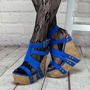 Sandaler 2024 Handgjorda kvinnliga plattformar ihåliga ut kilar kikare tå underbar blå vitrosa casual skor USA storlek 5-20