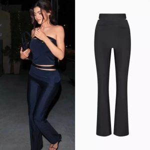 Pantaloni da donna Kylie Khy Slim con la vita ritagliata e un alto elastico a metà vita casual