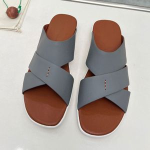 Дизайнерские сандалии тапочки Naha Sandals Men Men Fashion Slides Flat Slipers Flip Flops Beach Comfort Comfort Silk Calfskin Кожаная кожаная пота