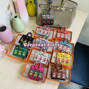 Mini Bolsa de Platina Little House Holding Decoration Cute Creative Small Window Chain Chain Saco de fone de ouvido Preço de atacado 240508