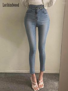 Kvinnors jeans höga midja kvinnor med förskjuten knapp design täta elastiska benbyxor 2024 koreanska mode kvinnor kläder