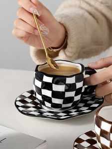 Tassen Kaffeetasse Set 3 handbemalte Keramik Personalisierte Schachbrett Tasse Untertassenlöffel für Teemilch kreative Geschenke