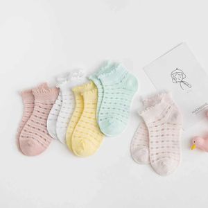 Barnstrumpor 5 par/parti 2-9Y Baby Socks Summer Pure Cotton Plat Thin Childrens Socks Solid Color Girl Mesh Cute Newborn Boy and Toddler Socks D240513