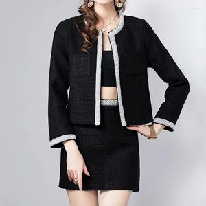 Vestidos de trabalho outono inverno mulheres elegantes tweed tweed conjunto de duas peças preto pérolas de pérolas de miçanga casaco de pêlos de mamada mini -saia bodycon