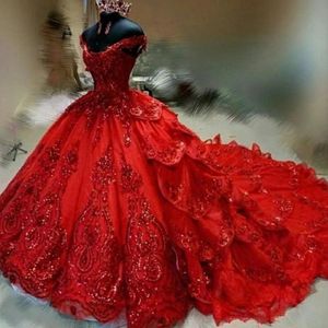 Sparkly Red Quinceanera 드레스 어깨에서 드레스 푹신한 계층화 된 치마 달콤한 16 드레스 스팽글 아플리케 구슬 멍청이 de 15 a os 294i