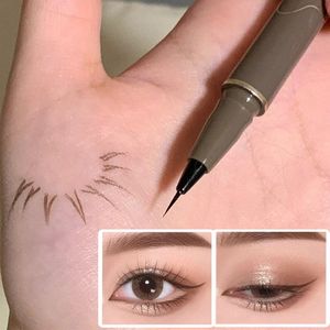 Wodoodporny szybki suchy płynny eyeliner Pen Ultrafine Matte Black Brown Trwałe leżące jedwabnik ołówek piękno Makeup 240510