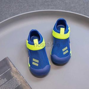 Sneakers pojkar skor barns sportskor utomhus sportskor mjuka lätta andningsbara sportskor ung och fashionabla ny stil D240513