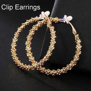 Stud 2021 Trent Retro Round Clip Womens Ohrringe Modes Statement Punk Charme perforiert Ohrringe Party Schmuck J240513