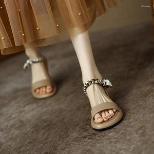 Сандалии французский винтажный коричневый 2024 летние низкие каблуки римские туфли с открытыми дамами с открытыми пальцами.