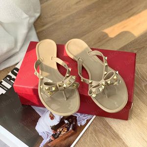 Designerskie flip-flops kapcie na plaży damskie płaskie sandały buty domowe luksusowy luksusowe poczucie mody designu otwartego palca sandały nity