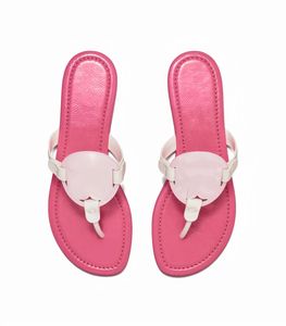 Torybutch Sandals 디자이너 여성 샌들 Tori Birch Sandal Genuine Leather Women 's Slippers Summer Luxury Flat 중공 슬리퍼 여성 해변 샌들 857