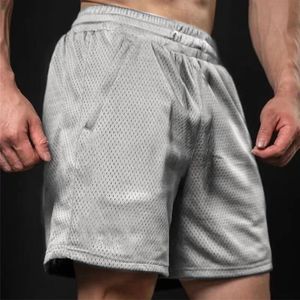 Pantaloncini da uomo a maglie palestra traspirante per asciugatura rapida che corre pantaloni corti di colore solido quotidiano sport uomini 240423