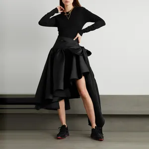 Юбки Асимметричная переработанная юбка с герцогином-сатином черные оборки Сержа
