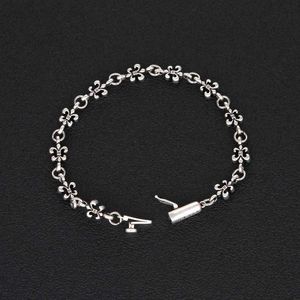 Xuou Bangle Designer Bracelet Chrome Scout Flower Old Fashion Personylighter Letter Coumple Hearts Hand Chain Lover Gifts Classic Luxury Jewelry K85T