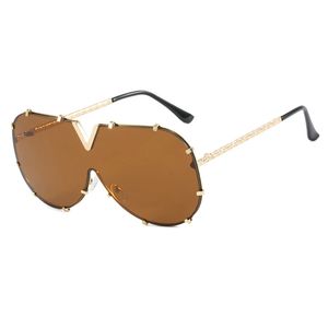 Sonnenbrille für Frauen Designer Top -Qualität Vintage Eye Frauen hohl aus Sonnenbrillen rosa Sonnenbrillen Metall Rahmen Spiegel Linse heiße Brillenpolarisation Sonnenglas 13