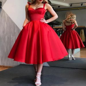 Eleganckie czerwone krótkie sukienki koktajlowe kobiety satynowe sukienka imprezowa Długość kolanowa liniowa szata de koktajl 2021 Suknia balowa 2340
